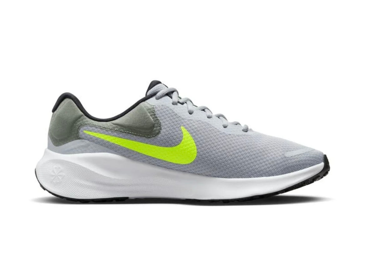 Nike Revolution 7